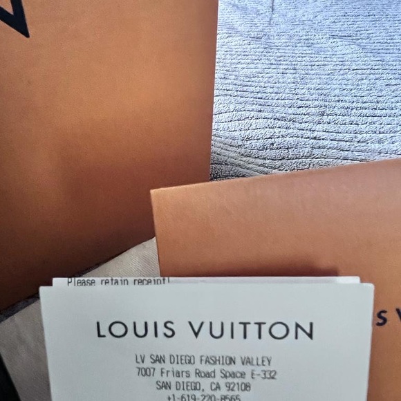 Pochette Voyage 10.6 length x 8.3 height x 2 inches width. - Picture 6 of 6